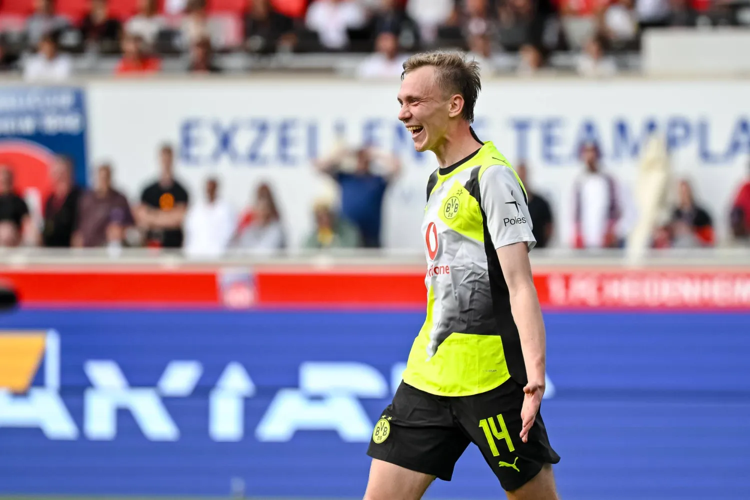 13 September 2025, Baden-Württemberg, Heidenheim: Borussia Dortmund's Maximilian Beier celebrates scoring his side's second goal during the German Bundesliga soccer match between 1. Photo: Harry Langer/dpa 