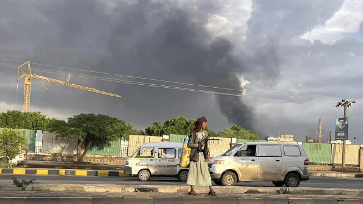 دخان بعد غارات إسرائيلية على صنعاء في أغسطس الماضي (غيتي)