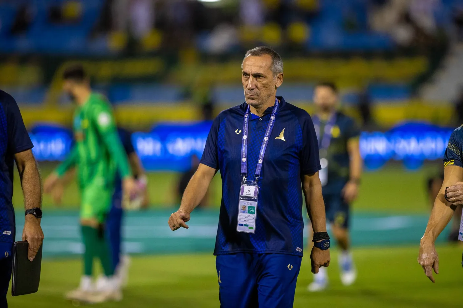 اليوناني جورجيوس دونيس مدرب فريق الخليج (تصوير: عيسى الدبيسي)