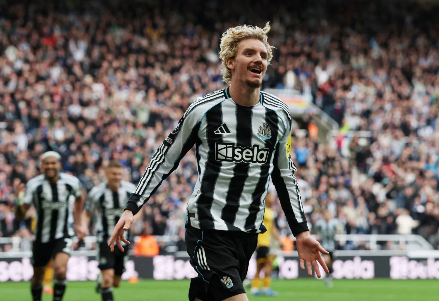  فولتيماده محتفلاً بهدفه (رويترز)