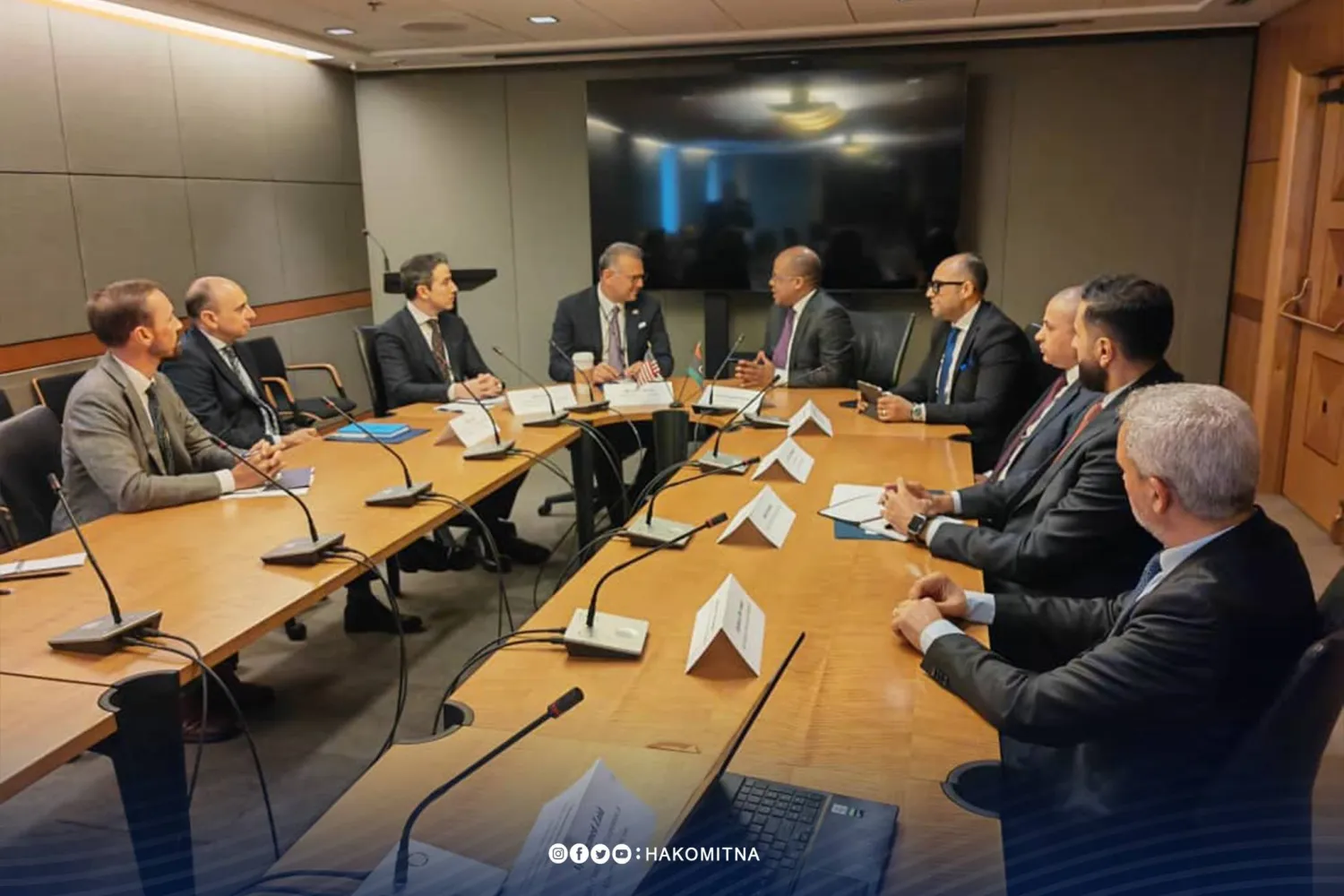 مسعد بولس مستشار الرئيس الأميركي لشؤون الشرق الأوسط مجتمعاً مع وفد من «الوحدة» في واشنطن الأسبوع الماضي (الوحدة)