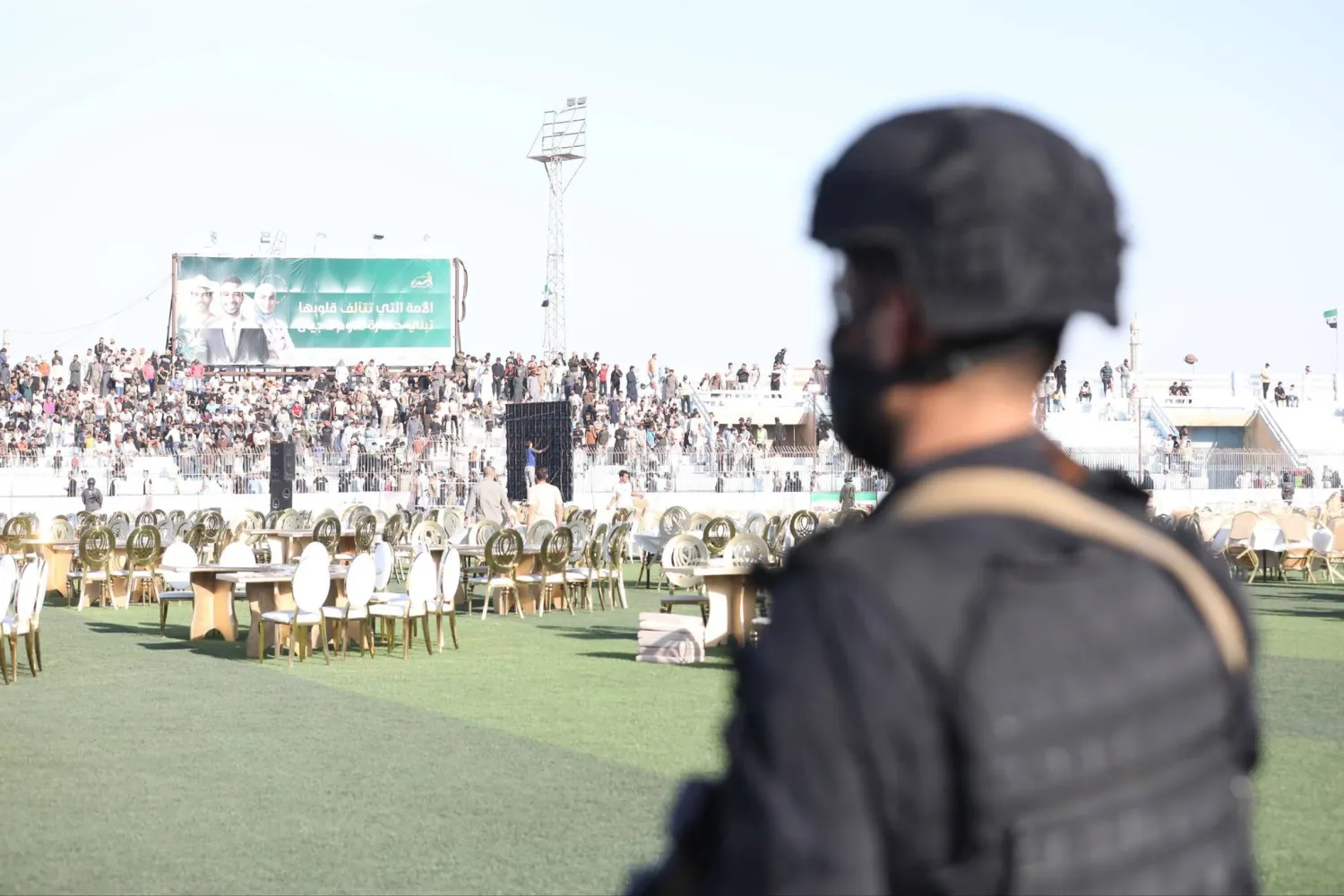 حضور أمني مكثف من قيادة الأمن الداخلي رافق انطلاق فعاليات حملة «دير العز» في محافظة دير الزور بحضور جمهور من المواطنين والمسؤولين الحكوميين الخميس الماضي (الداخلية السورية)