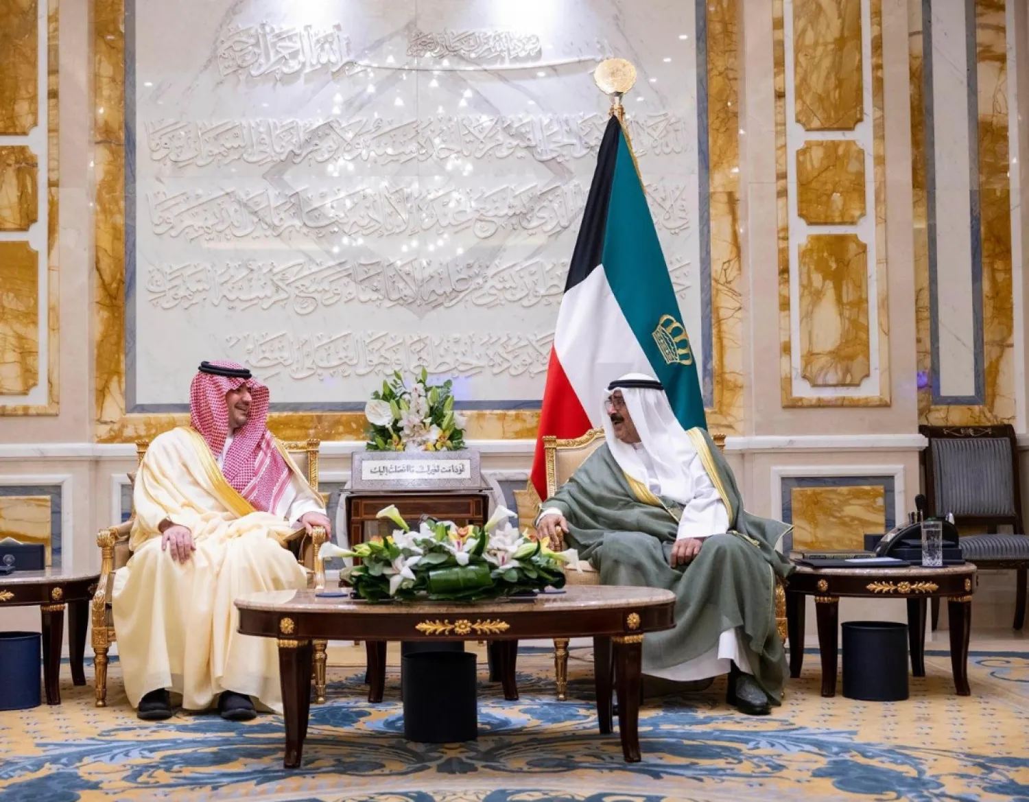 أمير دولة الكويت يستقبل وزير الداخلية السعودي في قصر بيان الأحد (واس)