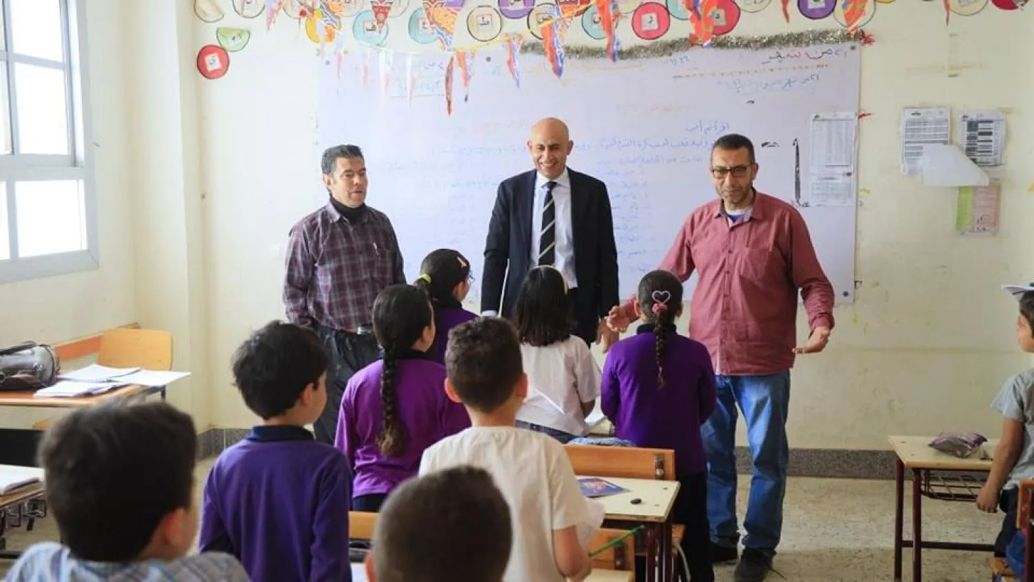 وزير التربية والتعليم خلال زيارة إحدى المدارس العام الماضي (وزارة التربية والتعليم المصرية)