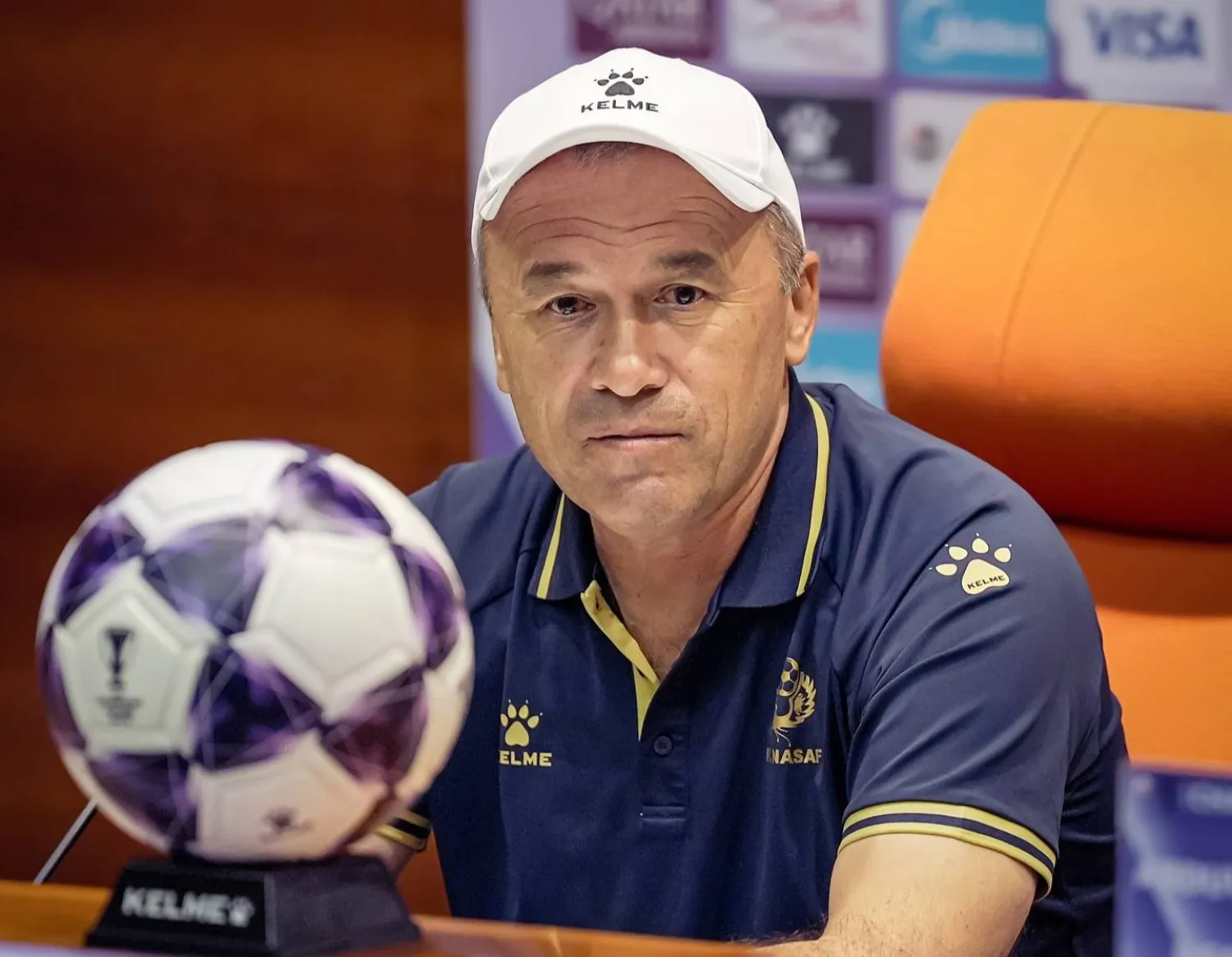 الأوزبكي روزيكول بيرديف مدرب فريق ناساف (نادي ناساف)