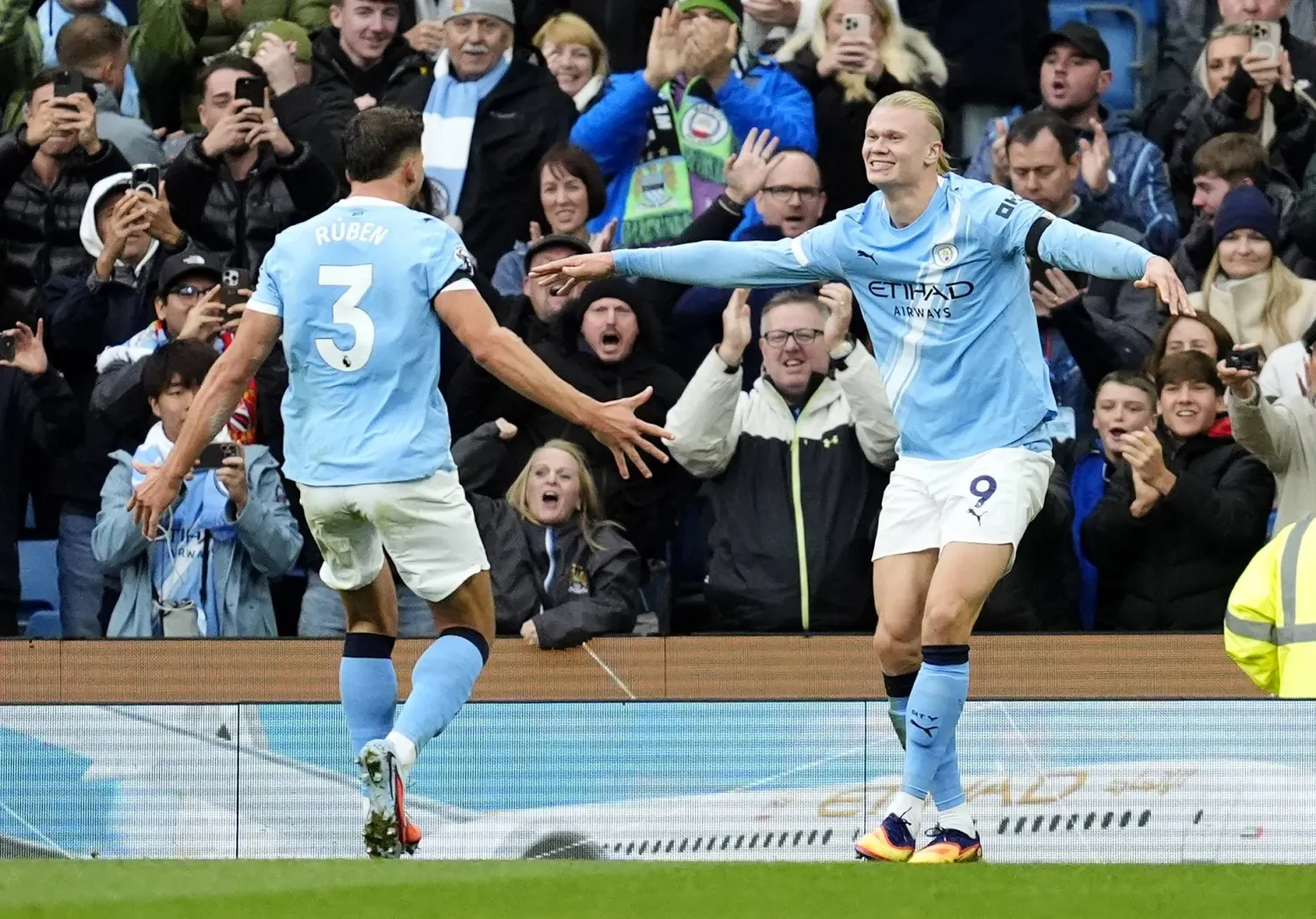 هداف مانشستر سيتي إرلينغ هالاند (د.ب.أ)