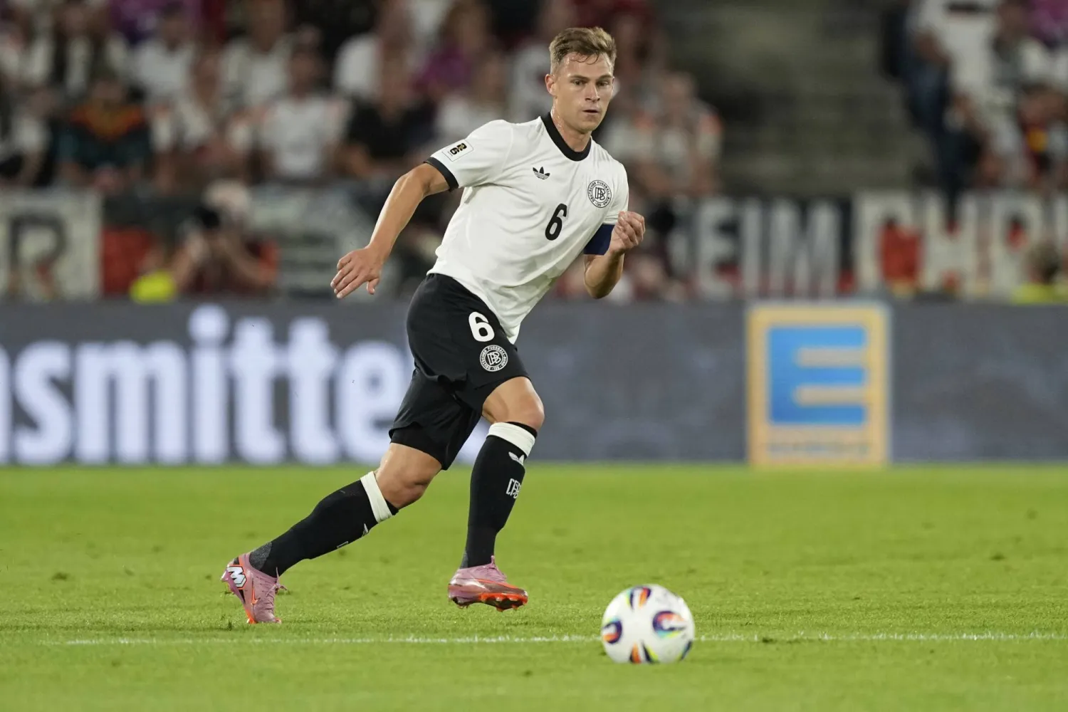 جوشوا كيميتش قائد منتخب ألمانيا (أ.ب)