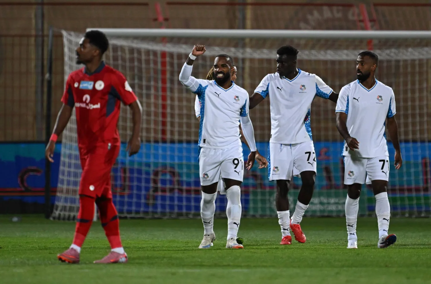 ظفر نيوم بأول فوز تاريخي له في مسابقة الدوري السعودي (تصوير: علي خمج)