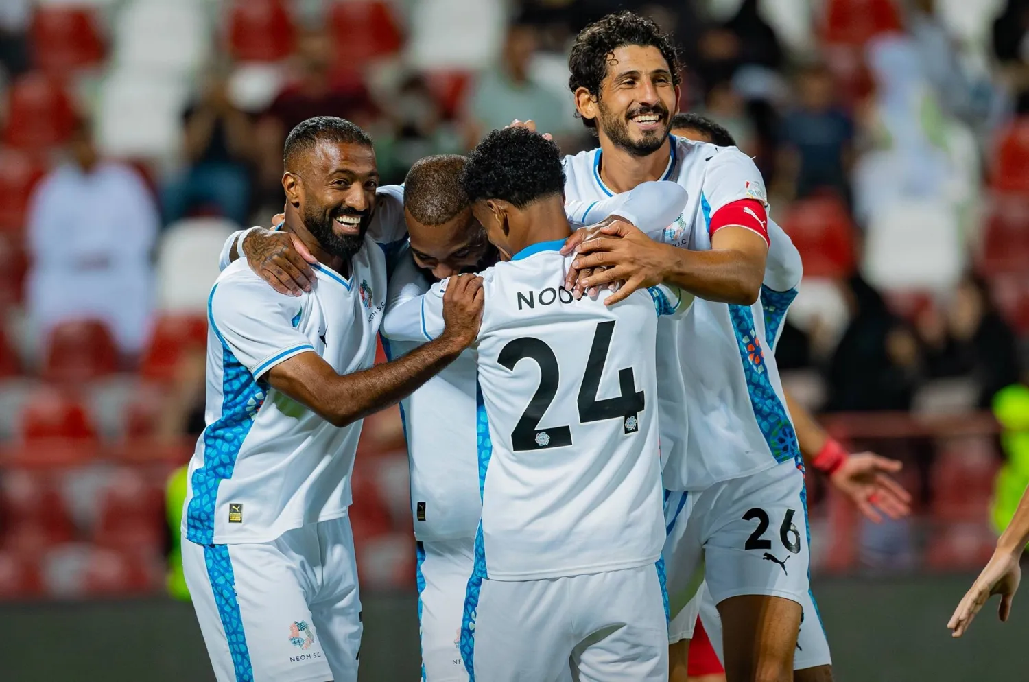 فرحة لاعبي نيوم بالهدف الثاني (موقع النادي)
