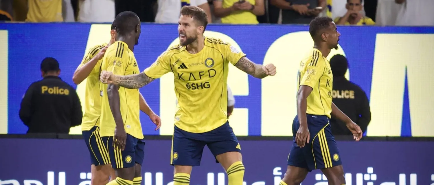 مارتينيز محتفلاً بهدفه في مرمى الخلود (تصوير: نايف العتيبي)