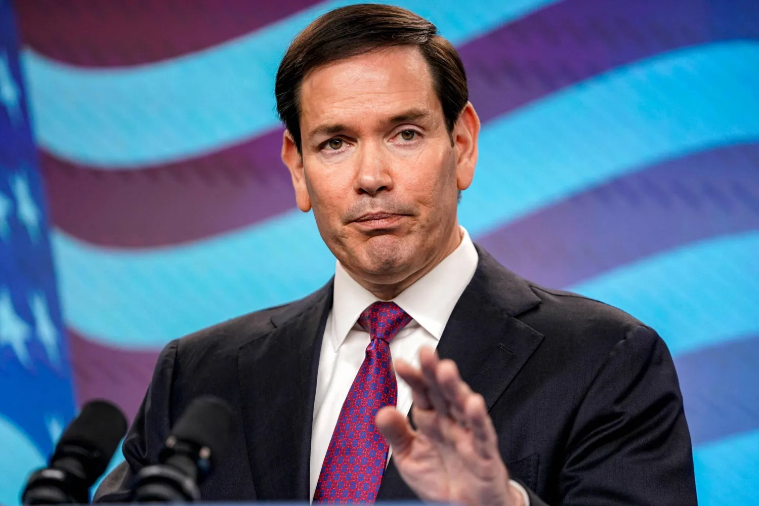 ماركو روبيو وزير الخارجية الأميركي خلال المؤتمر الصحافي المشترك مع رئيس وزراء إسرائيل (أ.ف.ب)