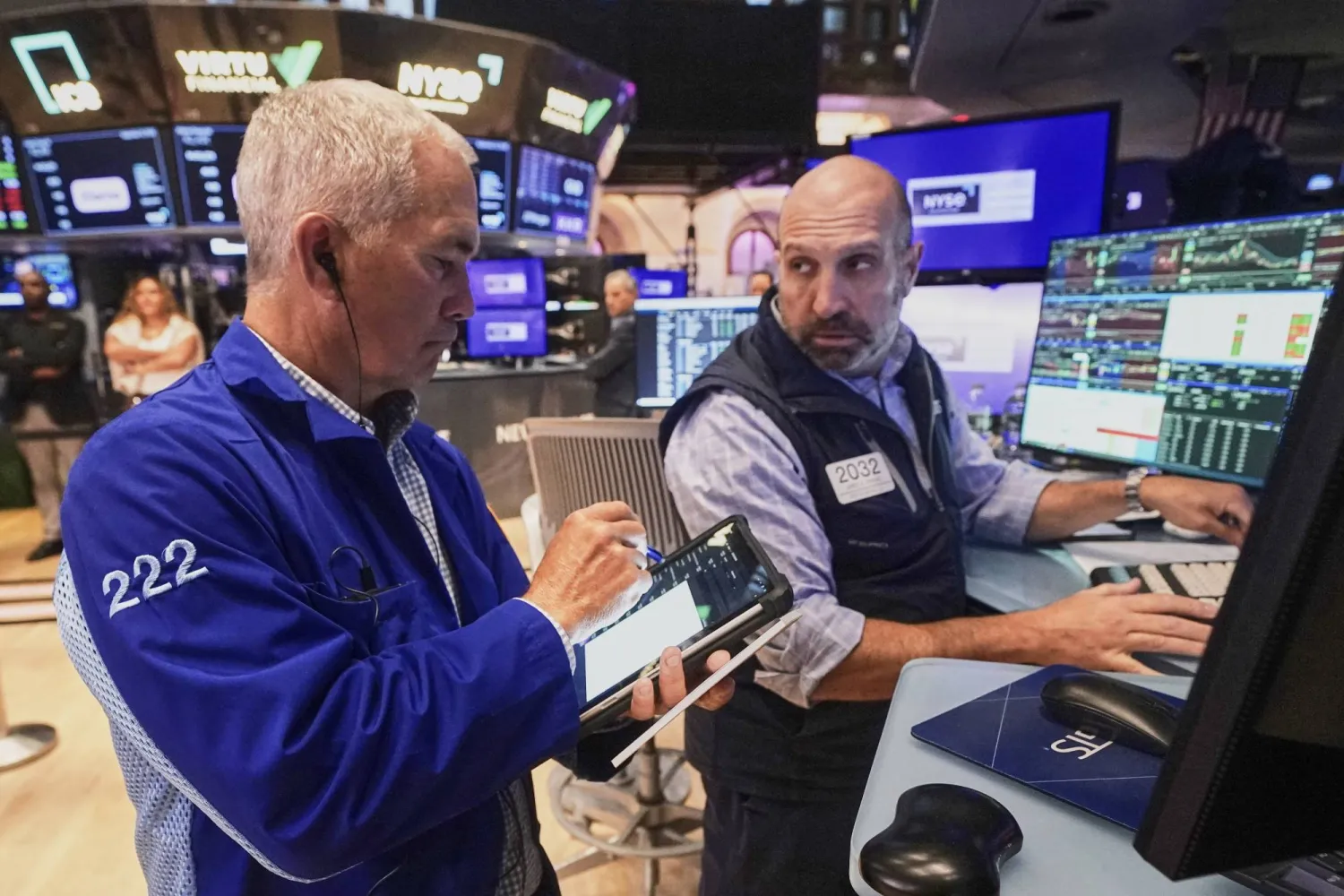 متداولون يعملون في بورصة نيويورك (أ.ب)