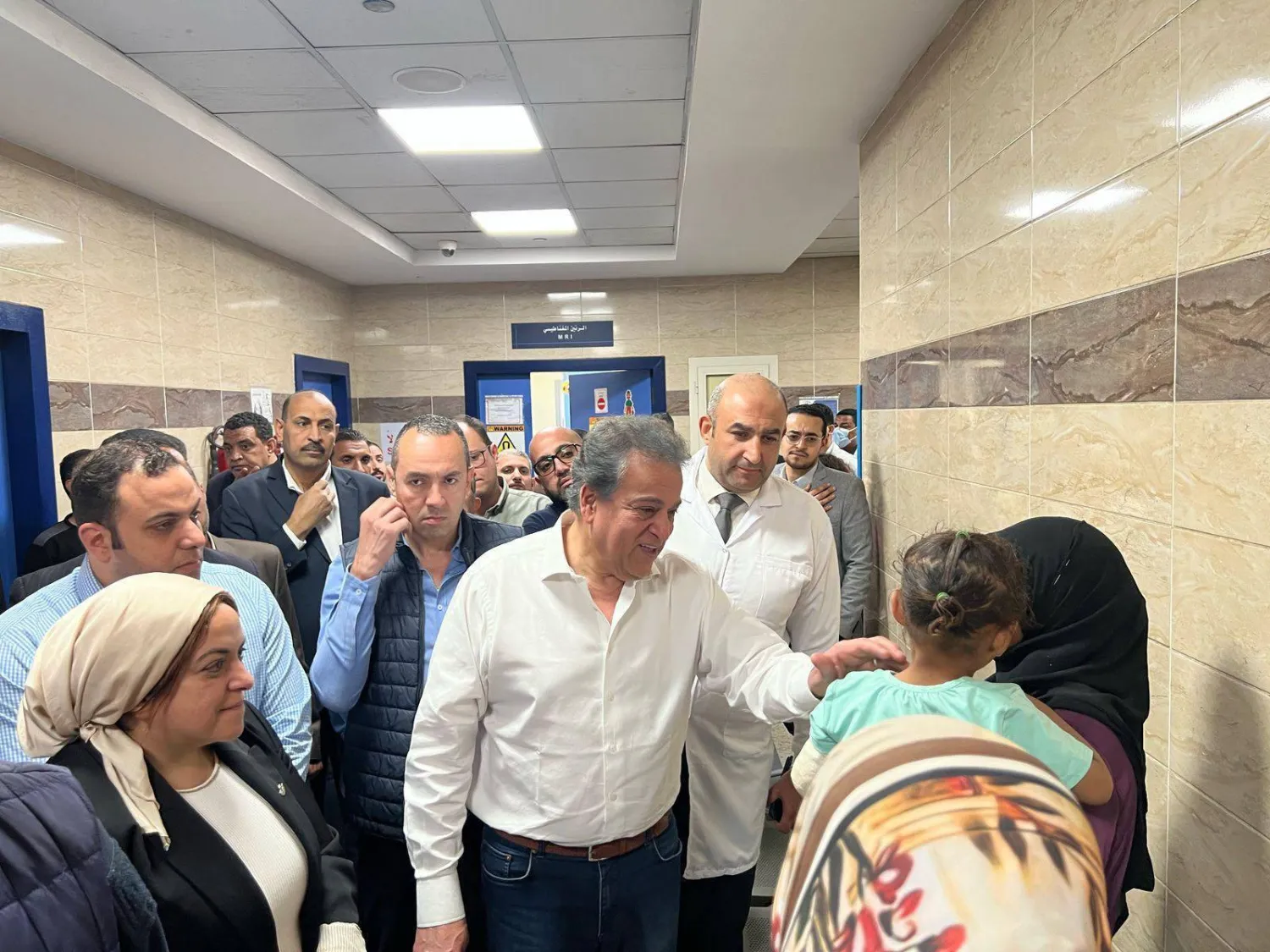 وزير الصحة المصري في جولة بأحد المستشفيات (أرشيفية - الصحة المصرية)