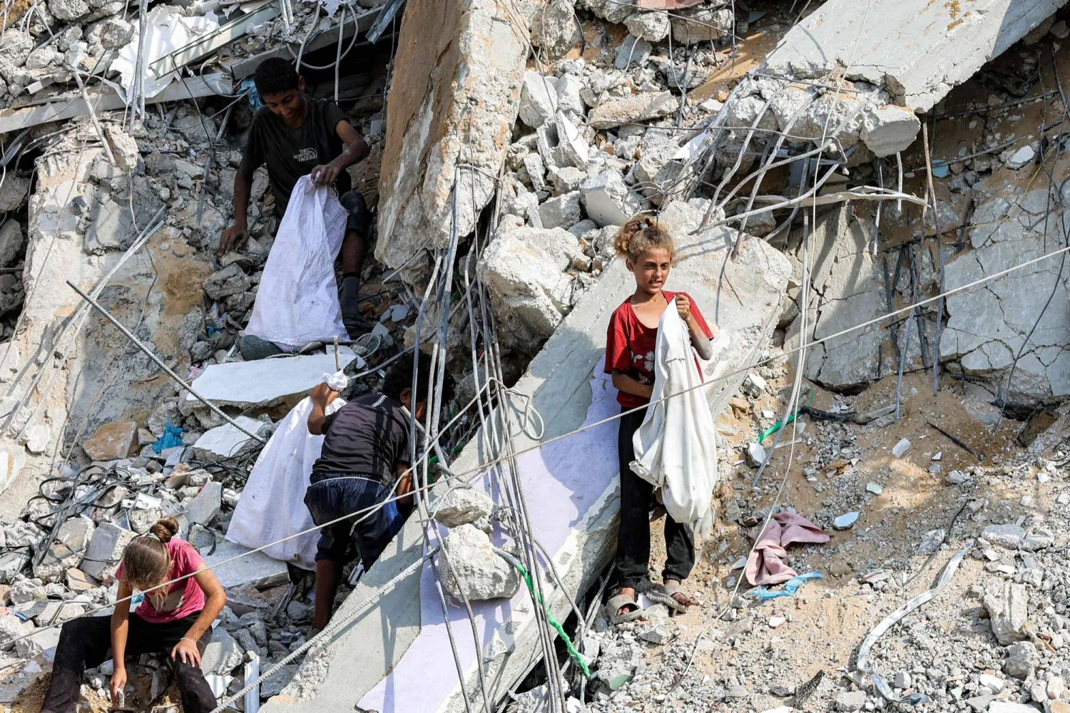 غداً سأمتلك حزناً نظيفاً