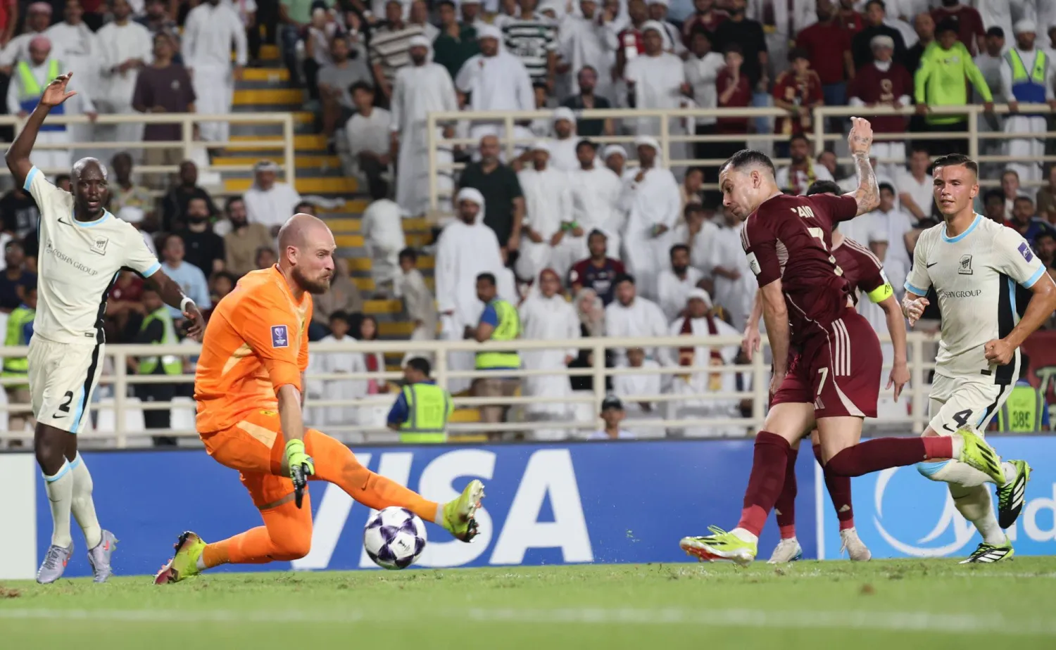 كانيدو لحظة تسجيل الهدف في شباك الاتحاد (إ.ب.أ) 