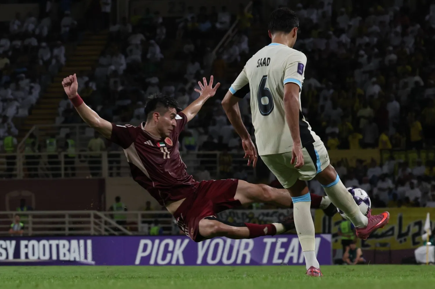 الفرنسي بلان مدرب الاتحاد قال إن الطرد ساهم بالخسارة (إ.ب.أ) 
