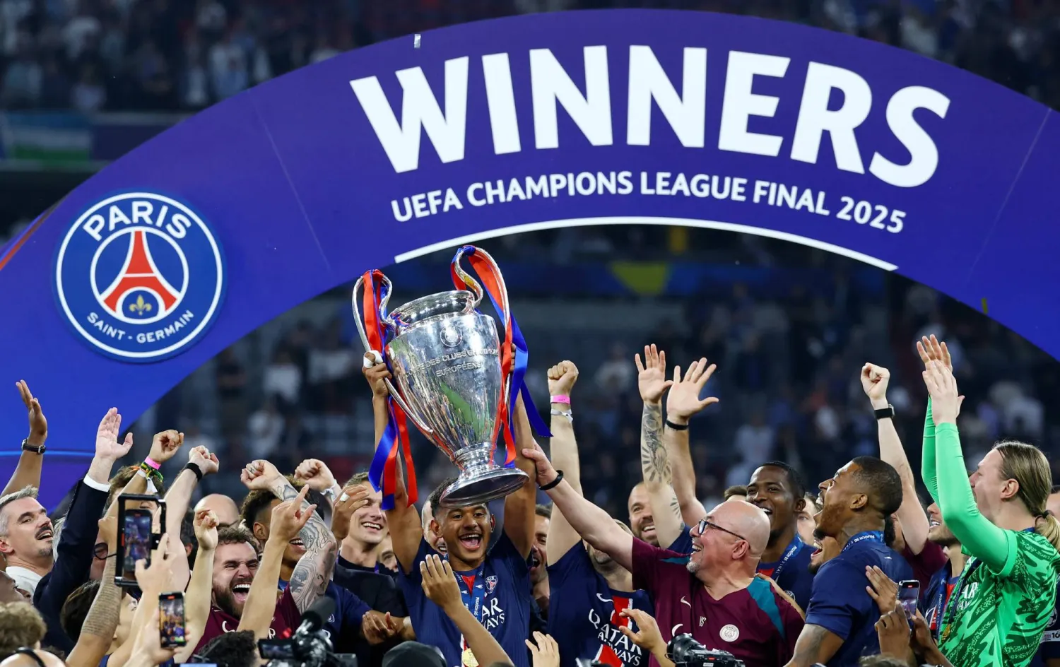 باريس سان جيرمان توج بلقب دوري الأبطال الموسم الماضي (رويترز)