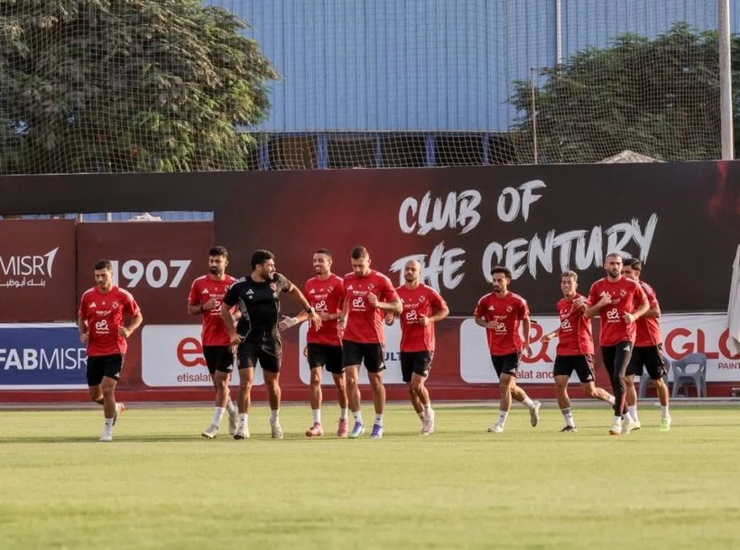 يأمل الأهلي في مصالحة جماهيره الغاضبة بعد النتائج السلبية الأخيرة (النادي الأهلي)