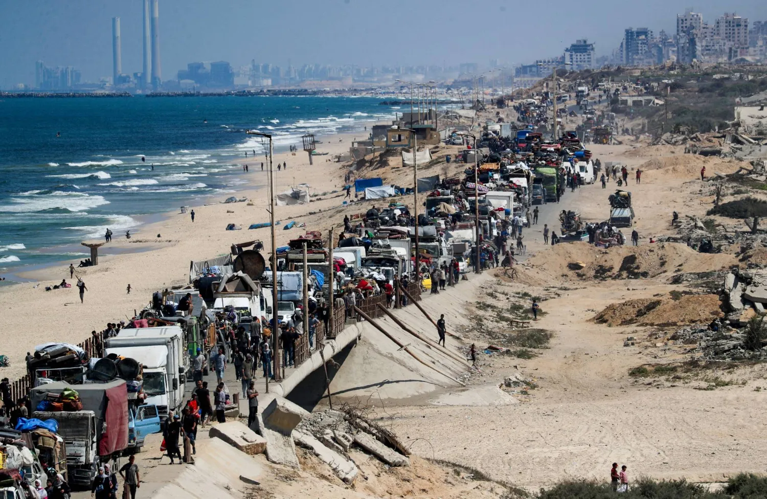 Displaced Palestinians, fleeing northern Gaza due to an Israeli military operation, move southward after Israeli forces ordered residents of Gaza City to evacuate to the south, in the central Gaza Strip September 16, 2025. (Reuters)