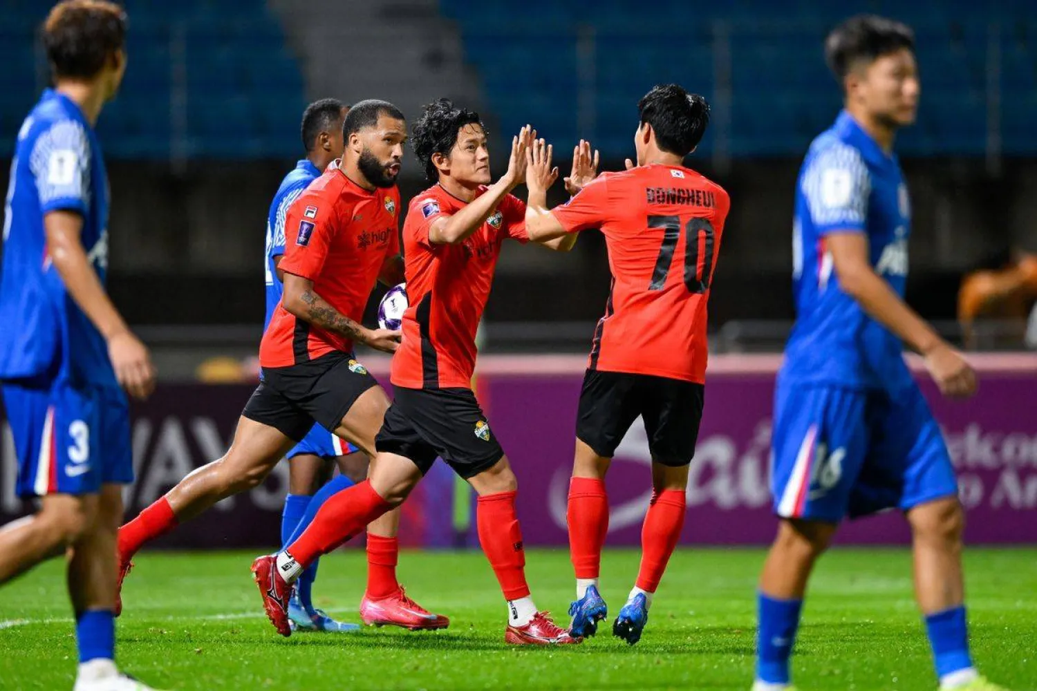 فرحة لاعبي غانغوون بالفوز (الاتحاد الآسيوي)