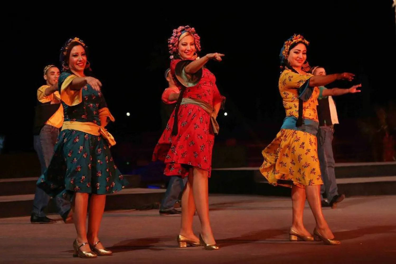 فرقة رضا تقدم أحد عروضها التراثية (وزارة الثقافة المصرية)