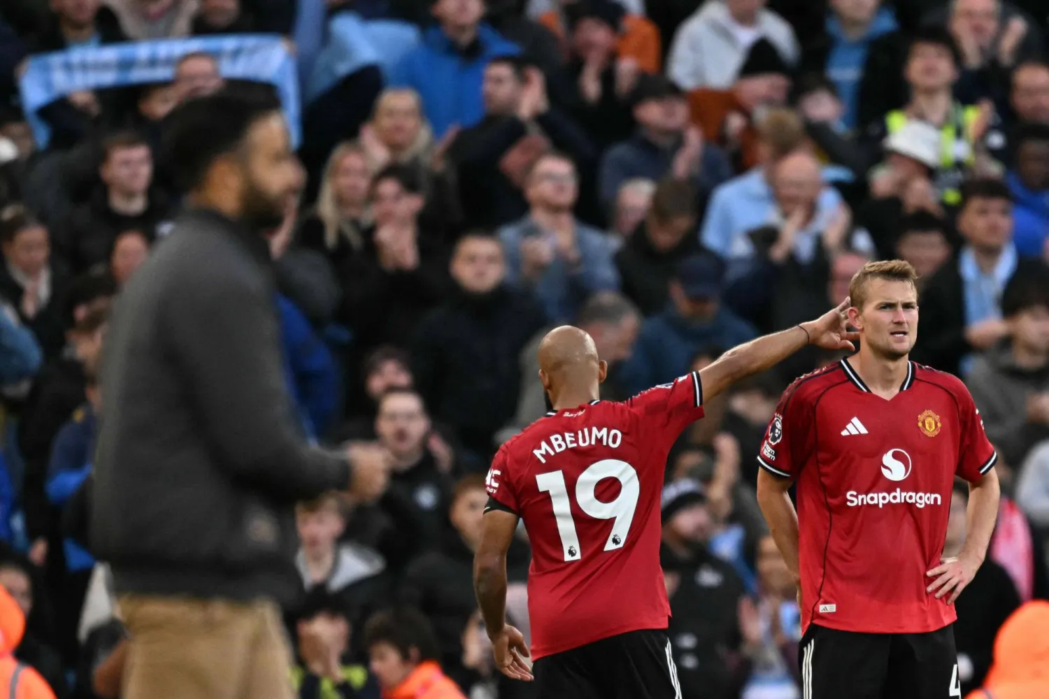 الكاميروني مبويمو يتألق مع مان يونايتد هذا الموسم (أ.ف.ب)