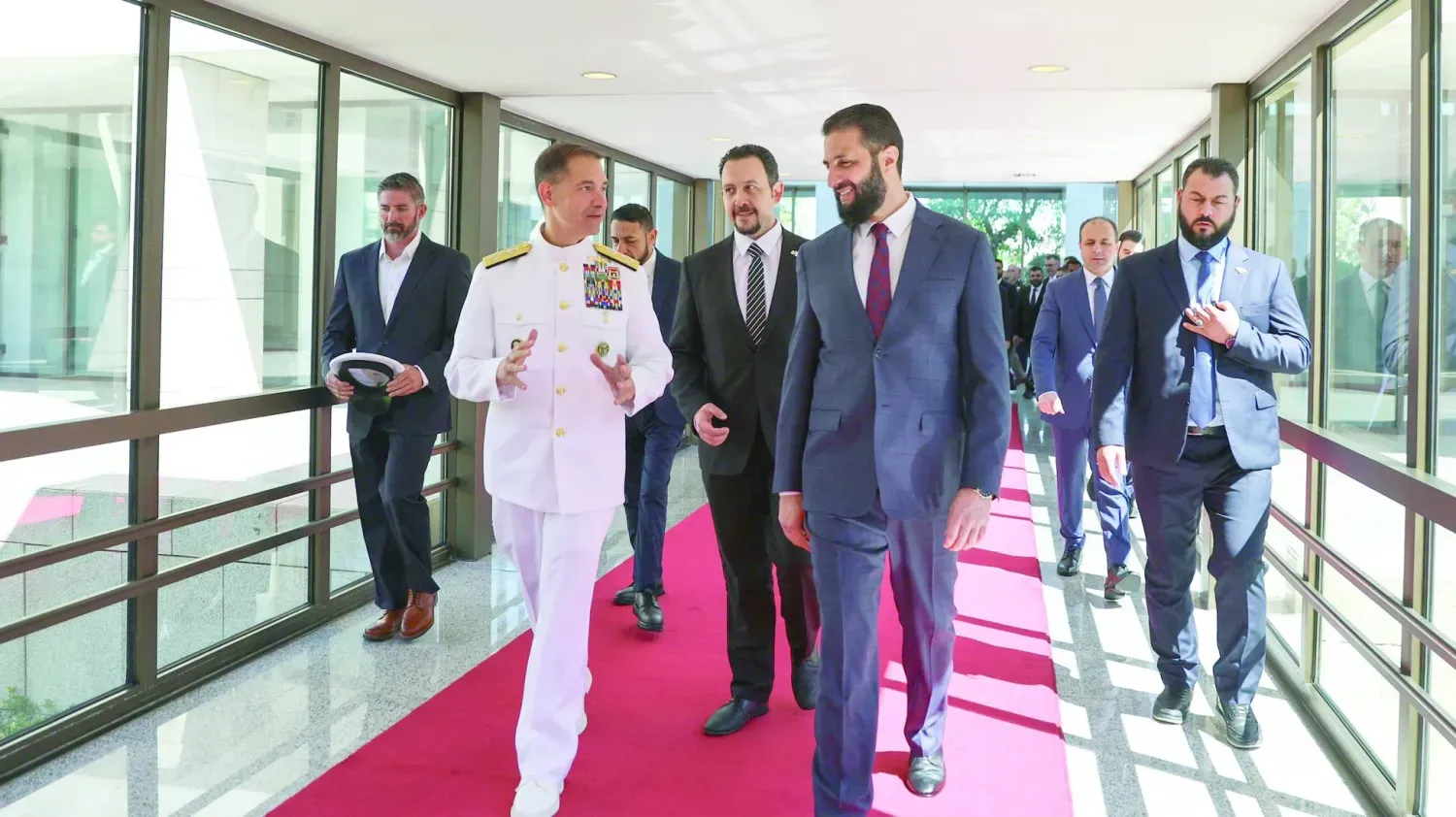 Suriye Cumhurbaşkanı Ahmed eş-Şara, geçen hafta ABD Merkez Kuvvetler Komutanlığı (CENTCOM) Komutanı Brad Cooper'ı ağırladı. (Suriye Cumhurbaşkanlığı)