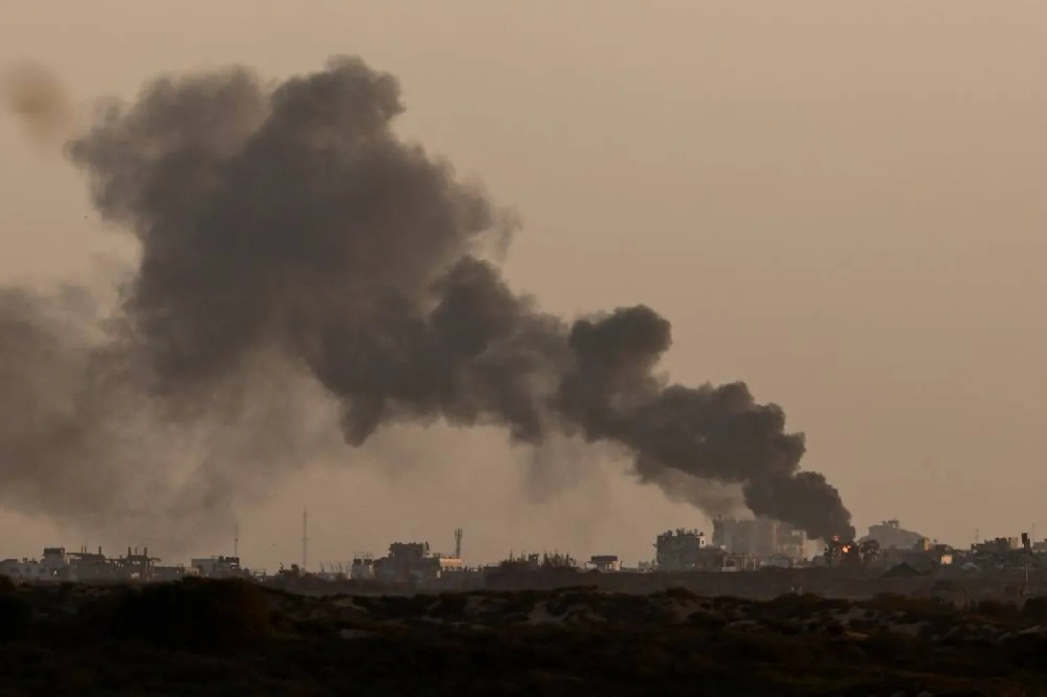  Smoke rises from Gaza after an explosion, as seen from the Israeli side of the border with Gaza, September 16, 2025. (Reuters)