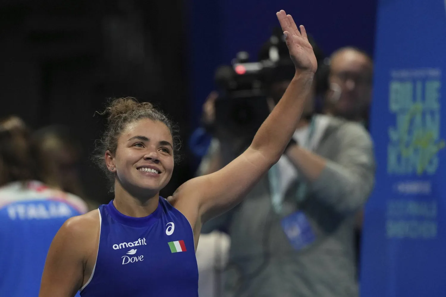 جاسمين باوليني تحتفل بفوز إيطاليا على الصين (أ.ب)