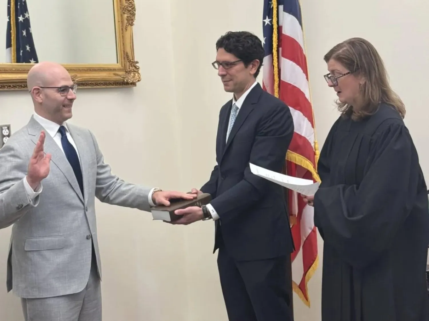 ميران يؤدي اليمين الدستورية (الاحتياطي الفيدرالي)