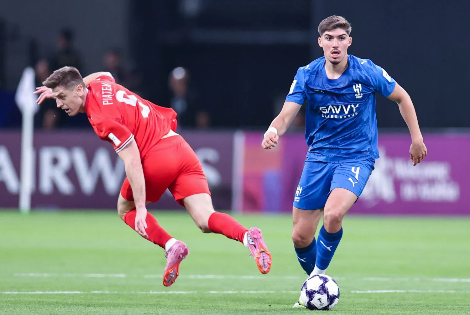  يوسف أكتشيشيك مدافع فريق الهلال (تصوير: سعد العنزي) 