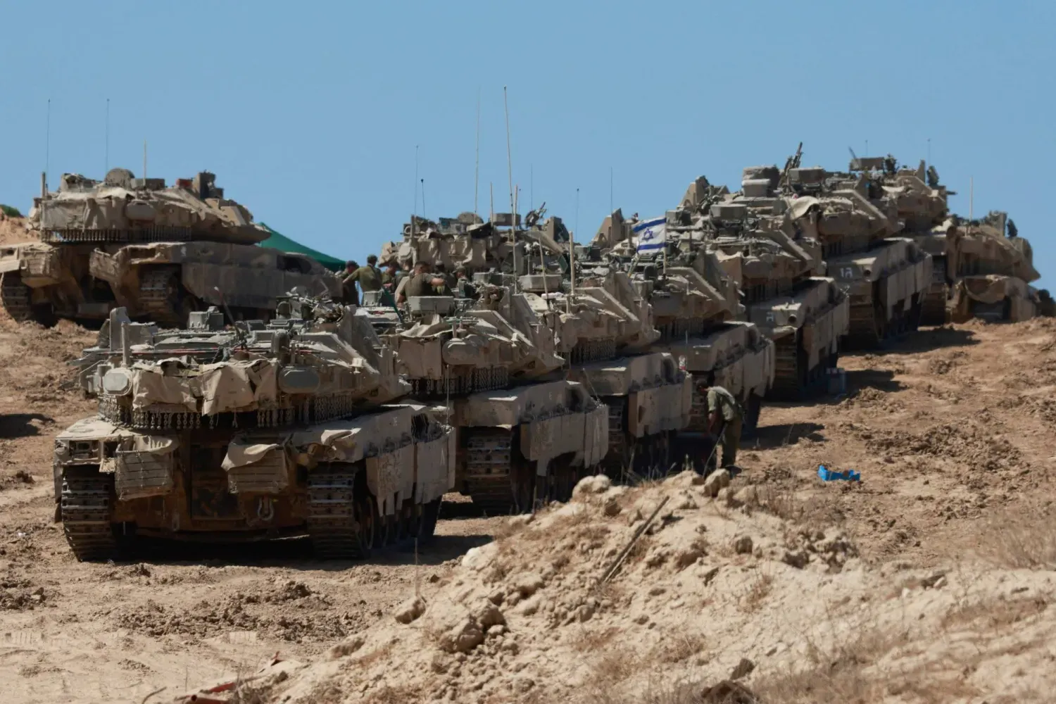 Dün Gazze Şeridi sınırındaki İsrail tankları (AFP)