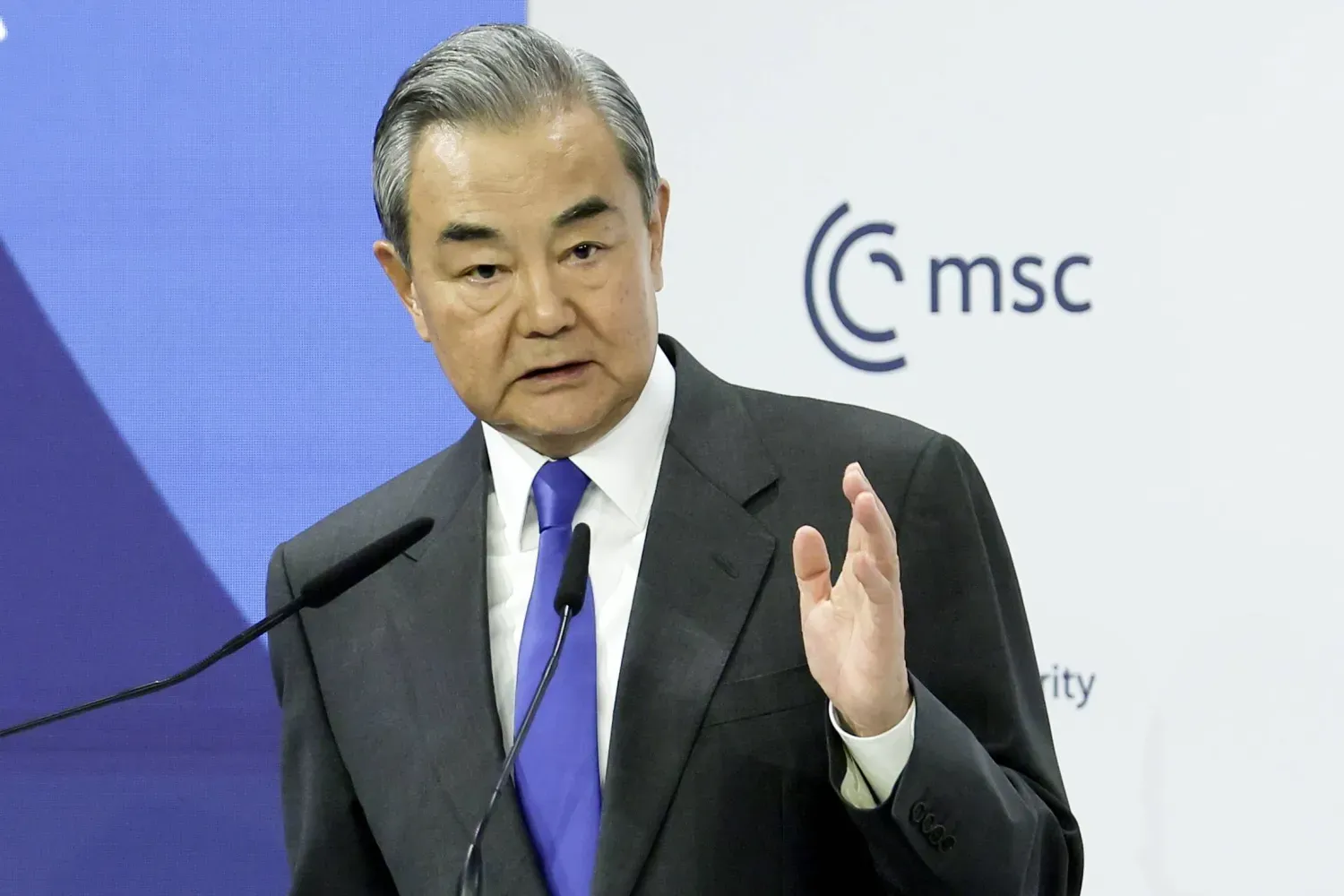 Çin Dışişleri Bakanı Wang Yi konuşmasını yapıyor (EPA)
