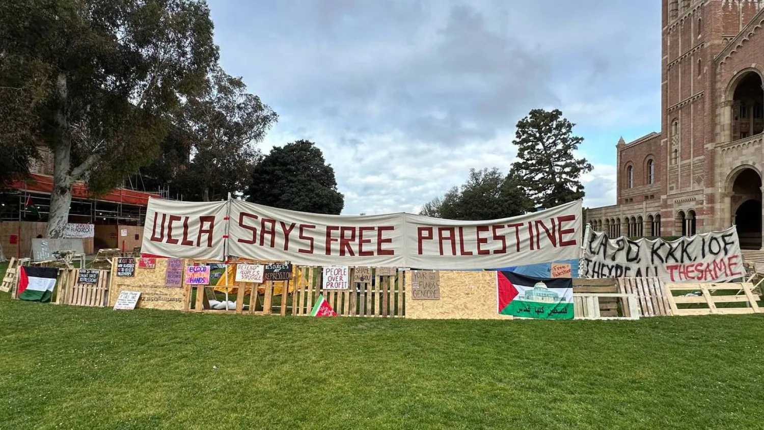 جانب من المظاهرات المؤيدة للفلسطينيين بجامعة كاليفورنيا (أرشيفية-أ.ف.ب)