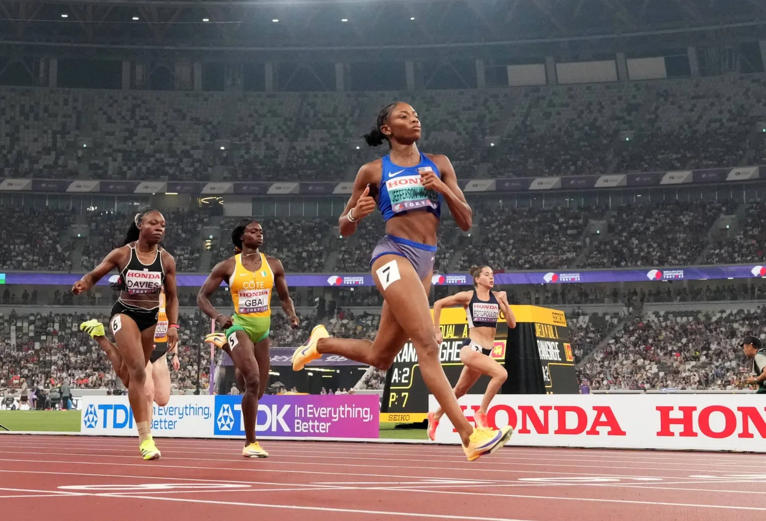 الدور قبل النهائي يقام الخميس بينما سيقام النهائي الجمعة (رويترز)