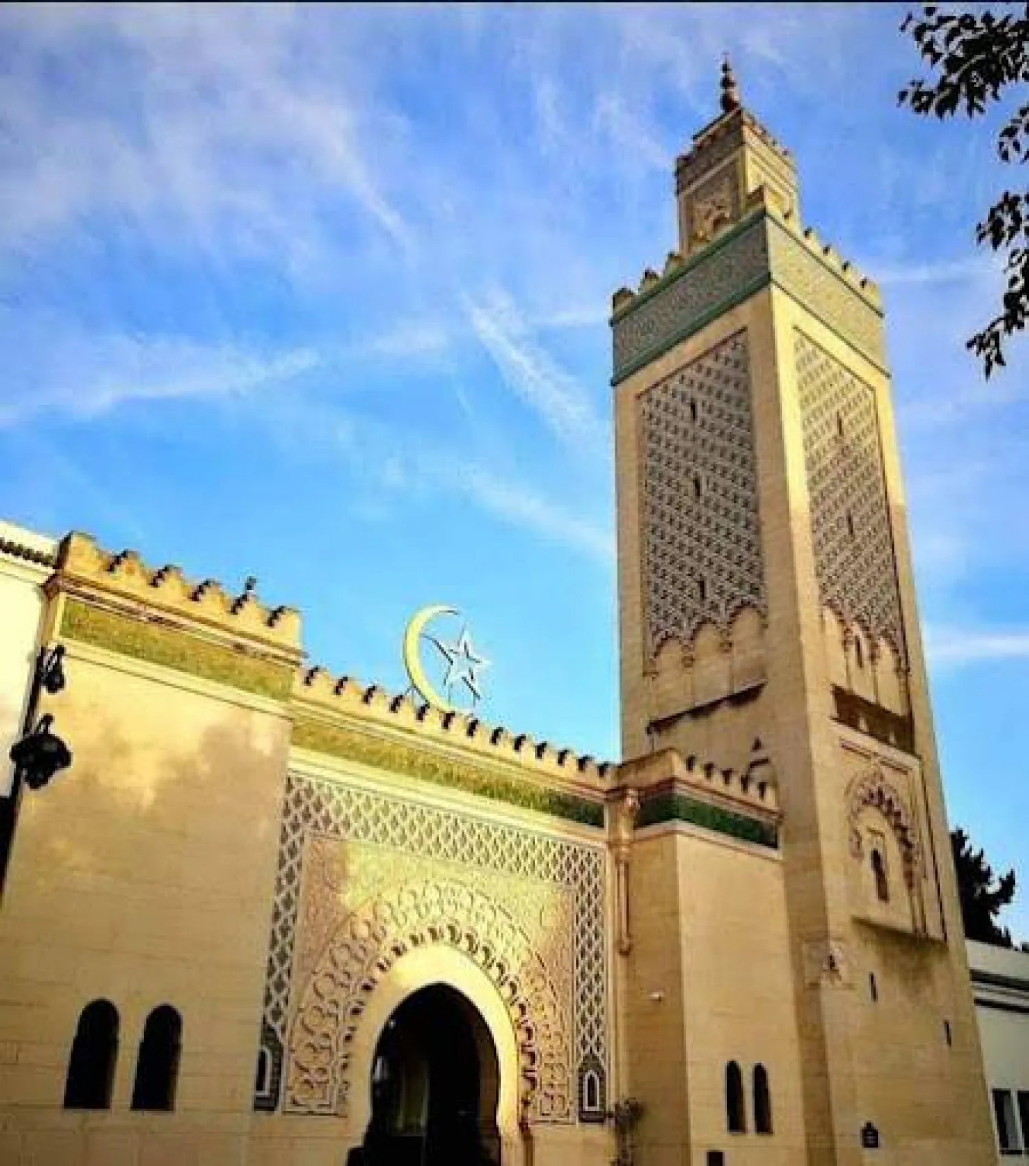 مسجد باريس الكبير (صفحة المسجد على فيسبوك)