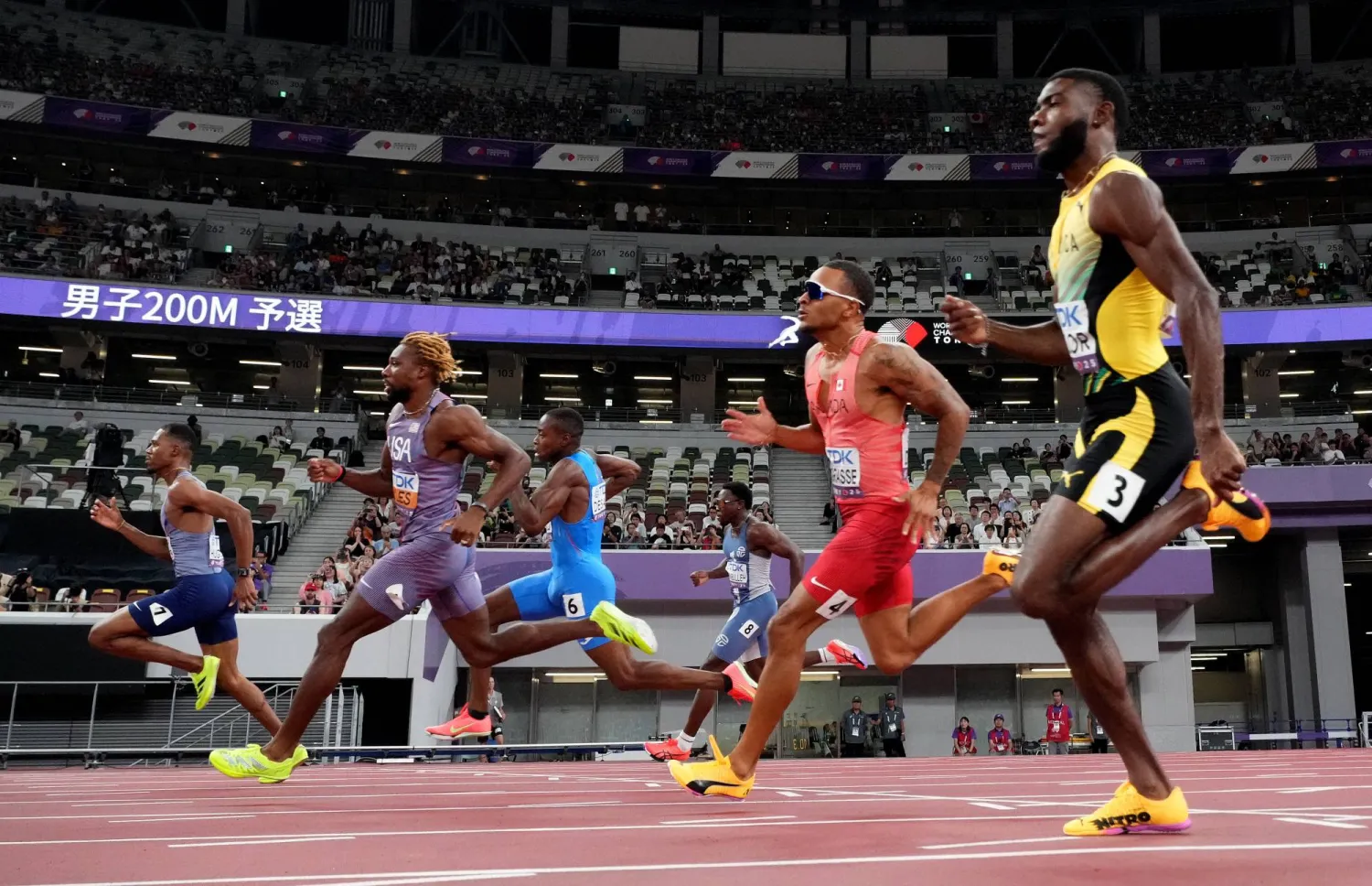 لايلز تأهل بزمن قدره 19.99 ثانية (رويترز)