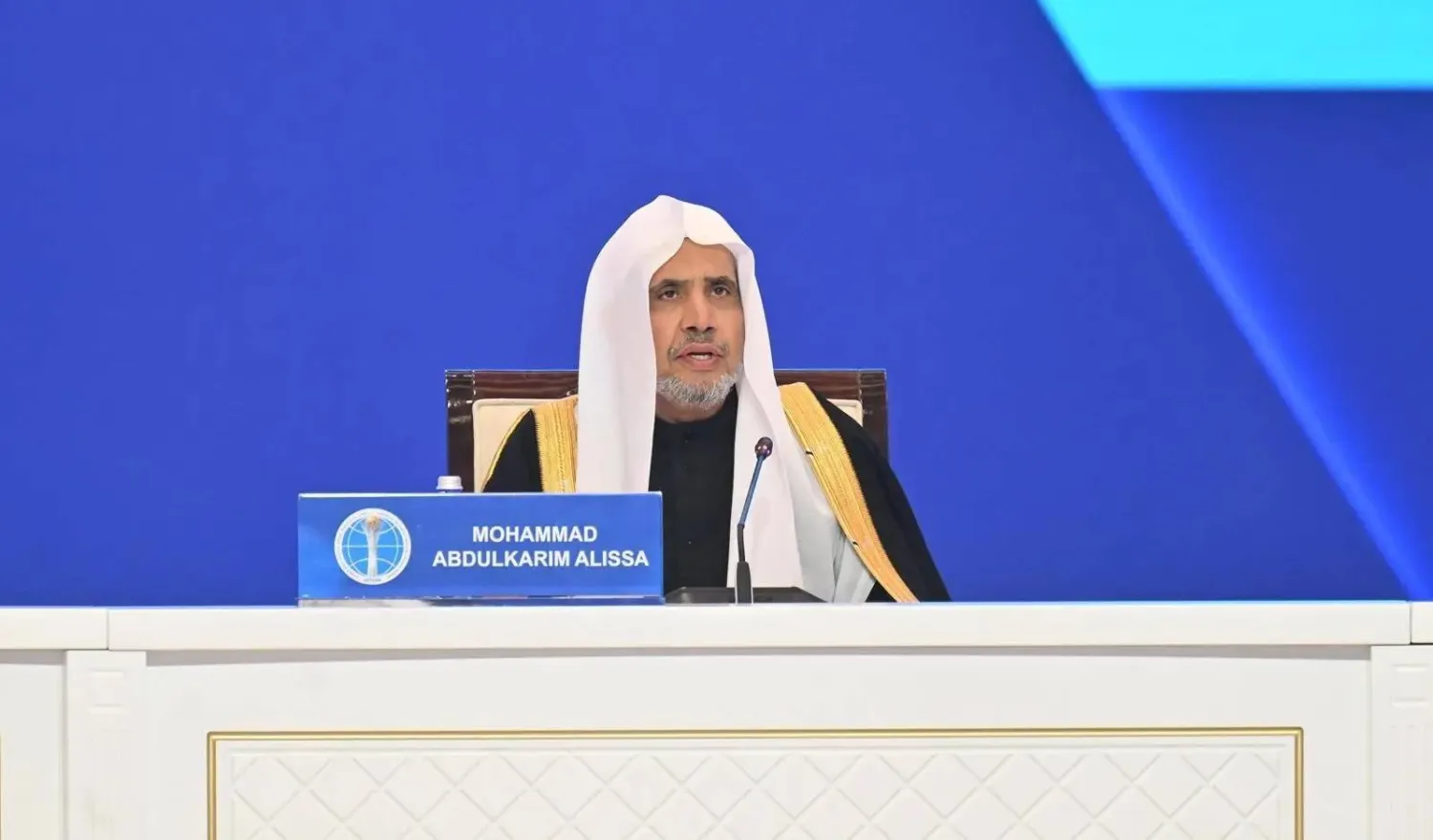 الدكتور محمد العيسى يلقي كلمة بـ«مؤتمر قادة الأديان» في أستانا الأربعاء (واس)