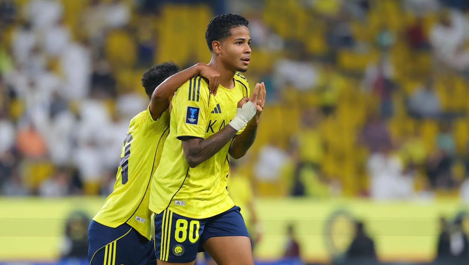 ويسلي فاز بجائزة رجل المباراة من الاتحاد الآسيوي (نادي النصر)