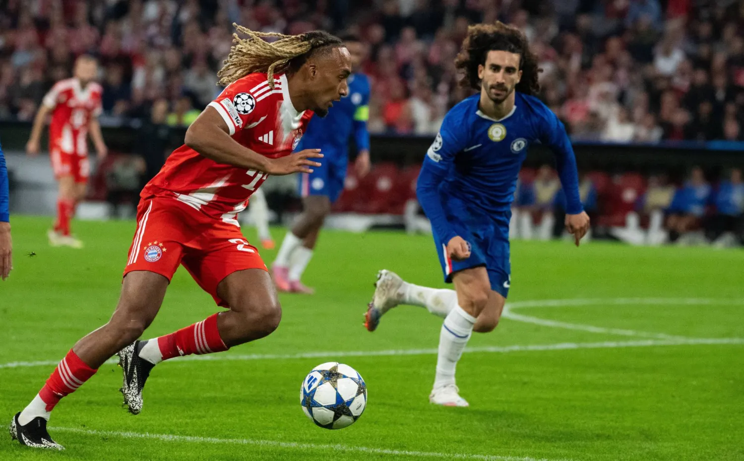 جانب من مباراة بايرن وتشيلسي (د.ب.أ)