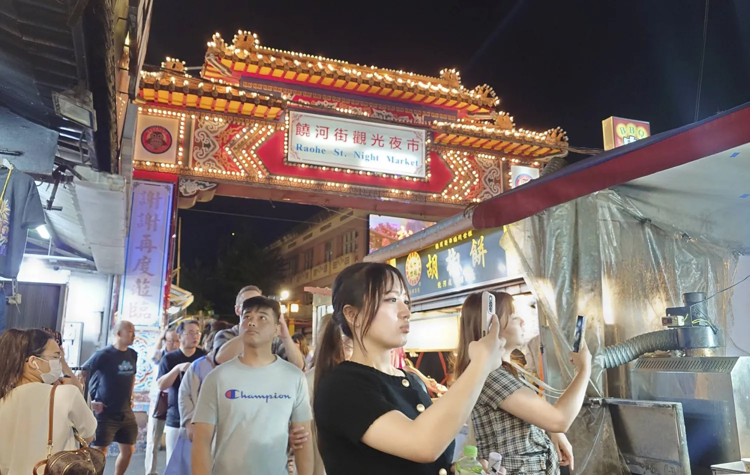People visit the night market in Taipei, Taiwan, Sunday, Aug. 31, 2025. (AP Photo/Chiang Ying-ying)