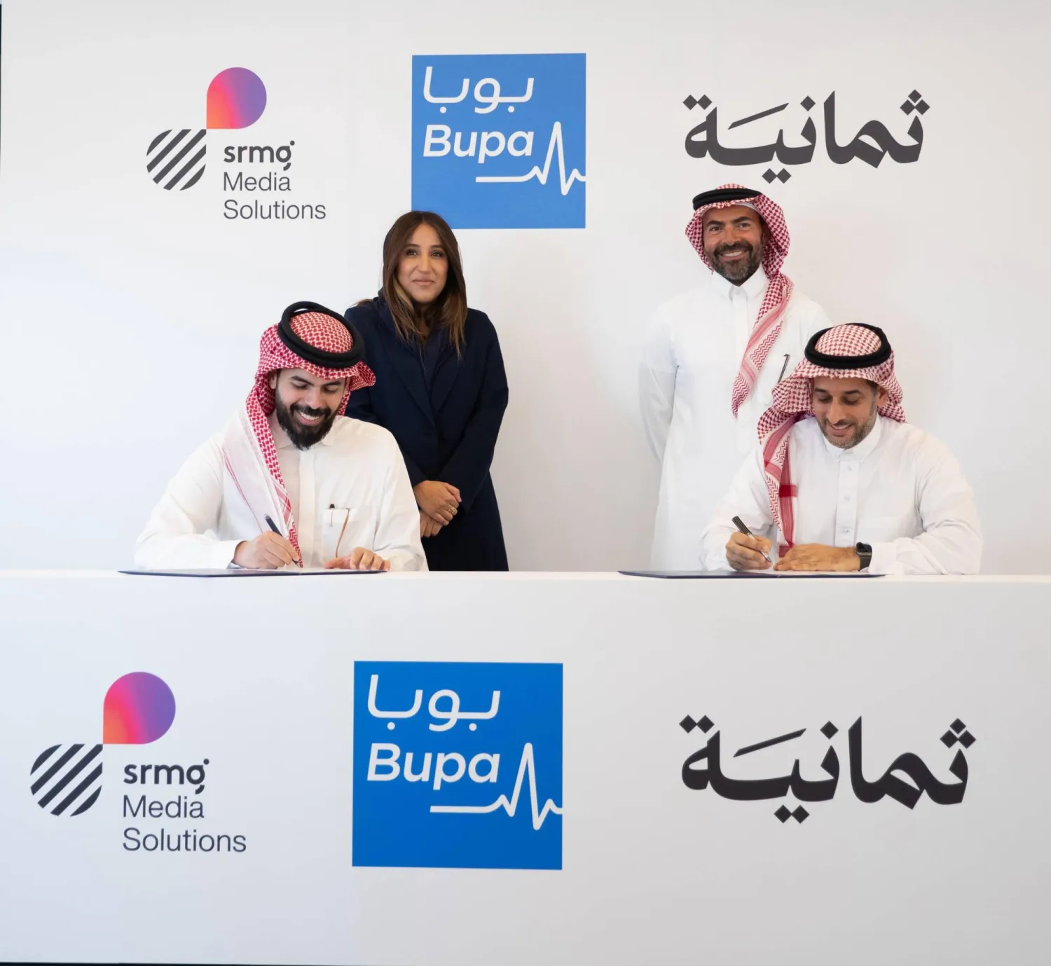 جانب من توقيع الاتفاقية بين «SMS» الذراع التجارية المدعومة بالبيانات التابعة للمجموعة السعودية للأبحاث والإعلام (SRMG) وشركة «بوبا» العربية (الشرق الأوسط)