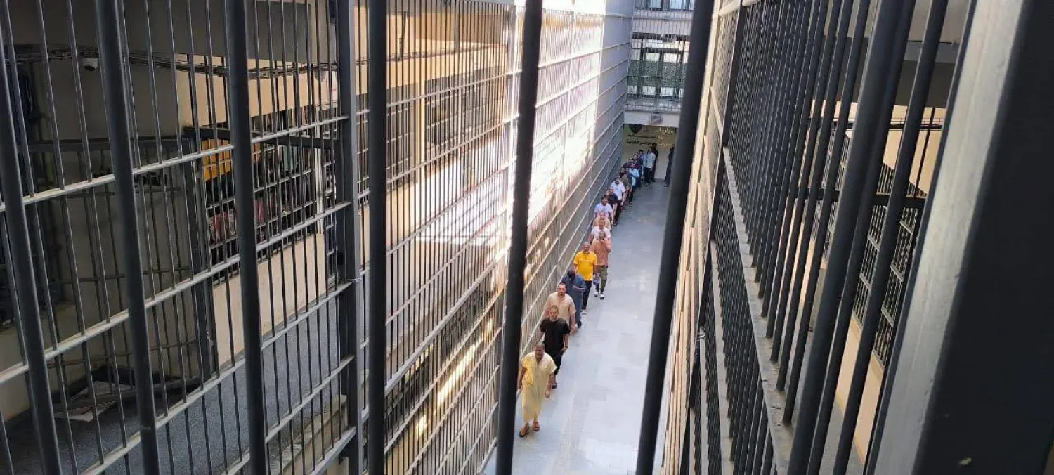 سجناء في معتقل معيتيقة بالعاصمة طرابلس (المنظمة الوطنية لحقوق الإنسان)