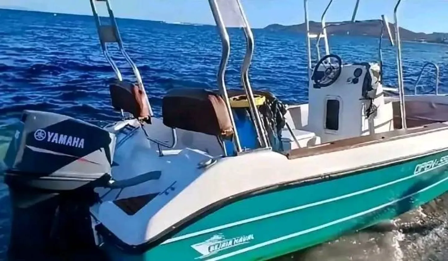 القارب الذي استعمله القُصَّر في رحلة عبور البحر المتوسط (متداولة)