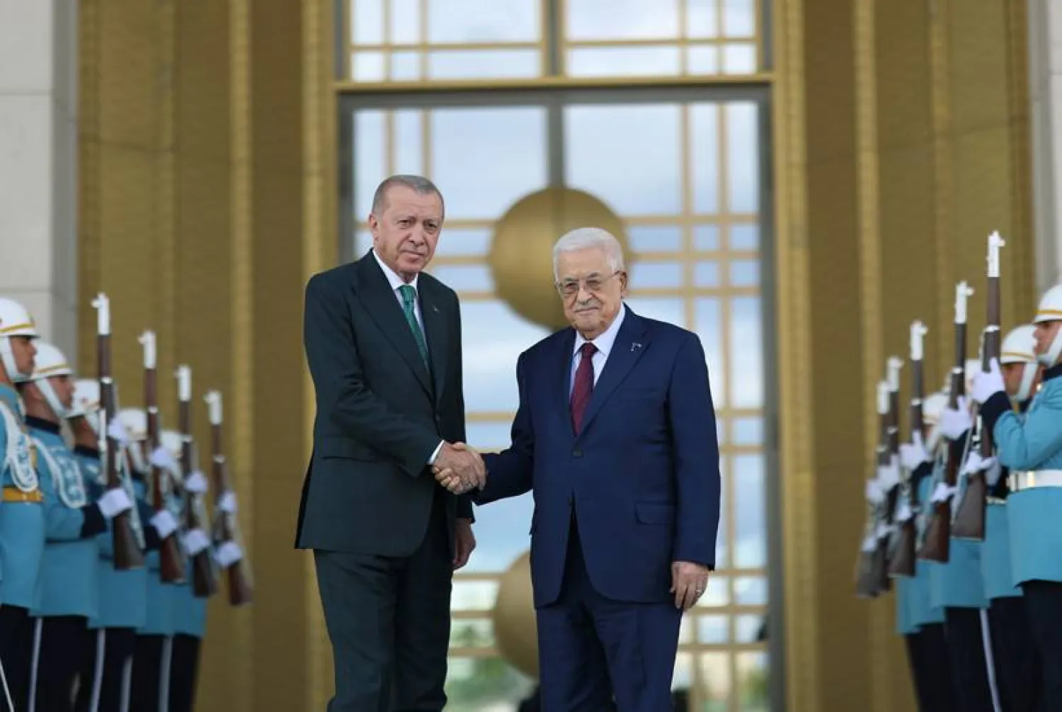 الرئيس التركي رجب طيب إردوغان خلال استقباله الرئيس الفلسطيني محمود عباس بالقصر الرئاسي في أنقرة (الرئاسة التركية)