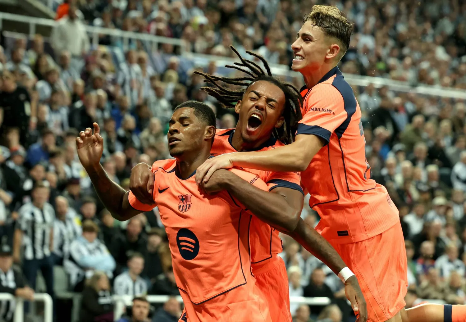 راشفورد محتفلا بالهدف الأول (إ.ب.أ)