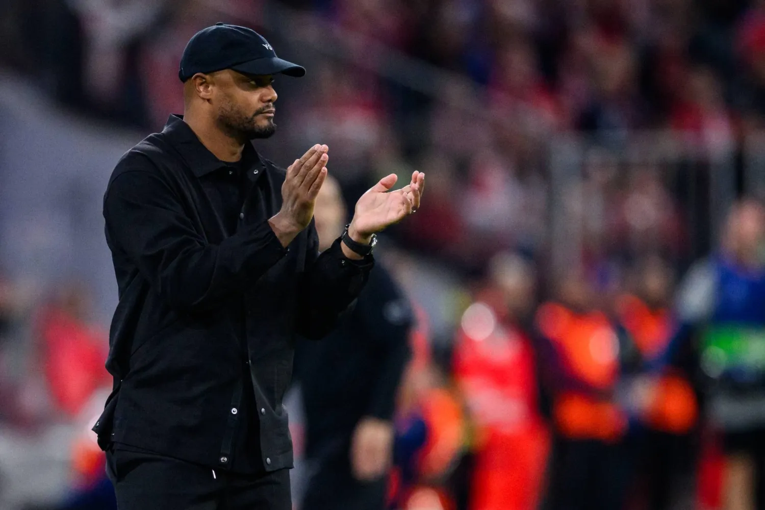 17 September 2025, Bavaria, Munich: Bayern Munich coach Vincent Kompany applauds during the UEFA Champions League soccer match between Bayern Munich and Chelsea FC at the Allianz Arena. (dpa)