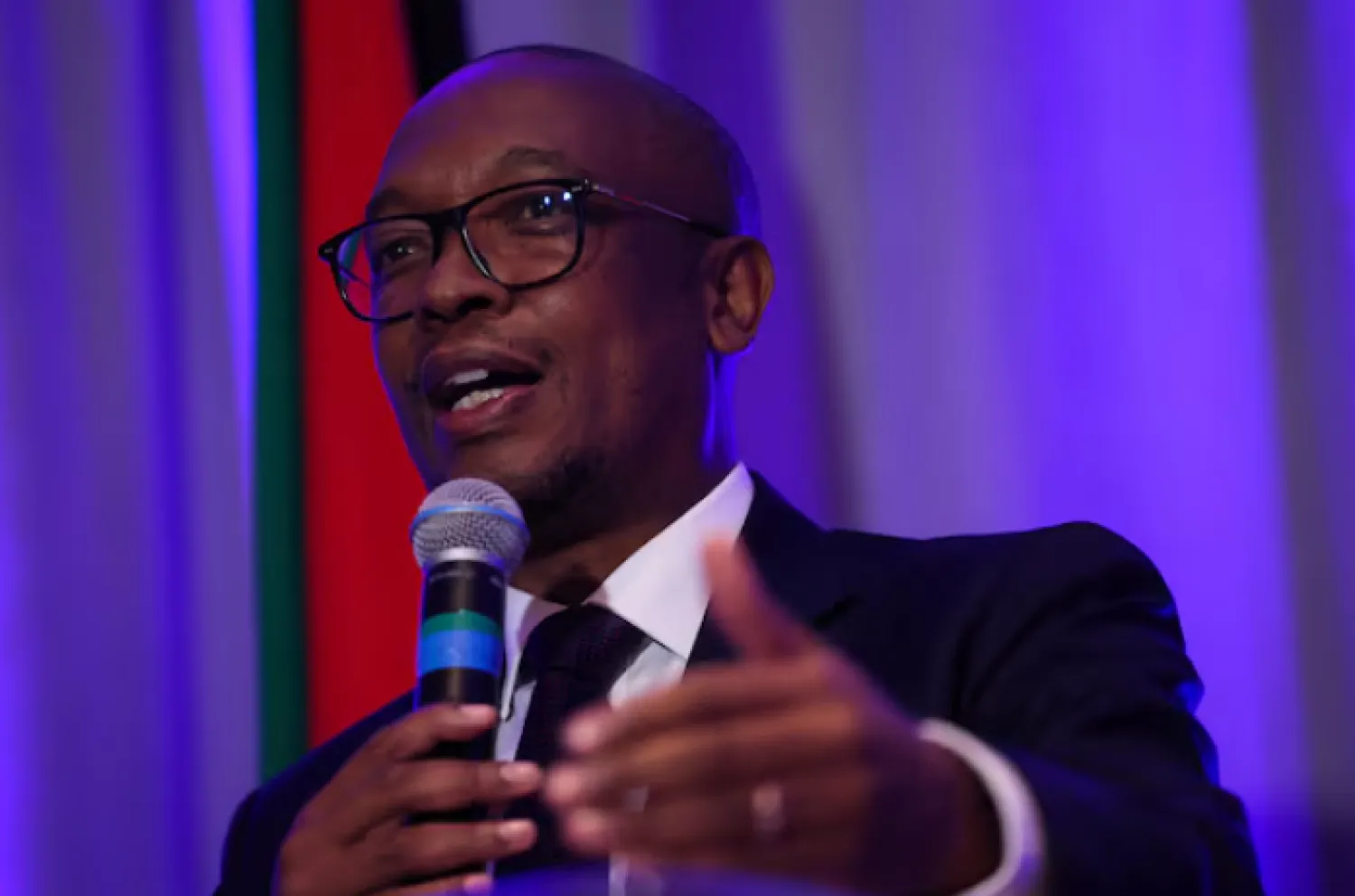 باركس تاو وزير التجارة الجنوب أفريقي يتحدث في مؤتمر صحافي بواشنطن يوم 21 مايو 2025 (رويترز)