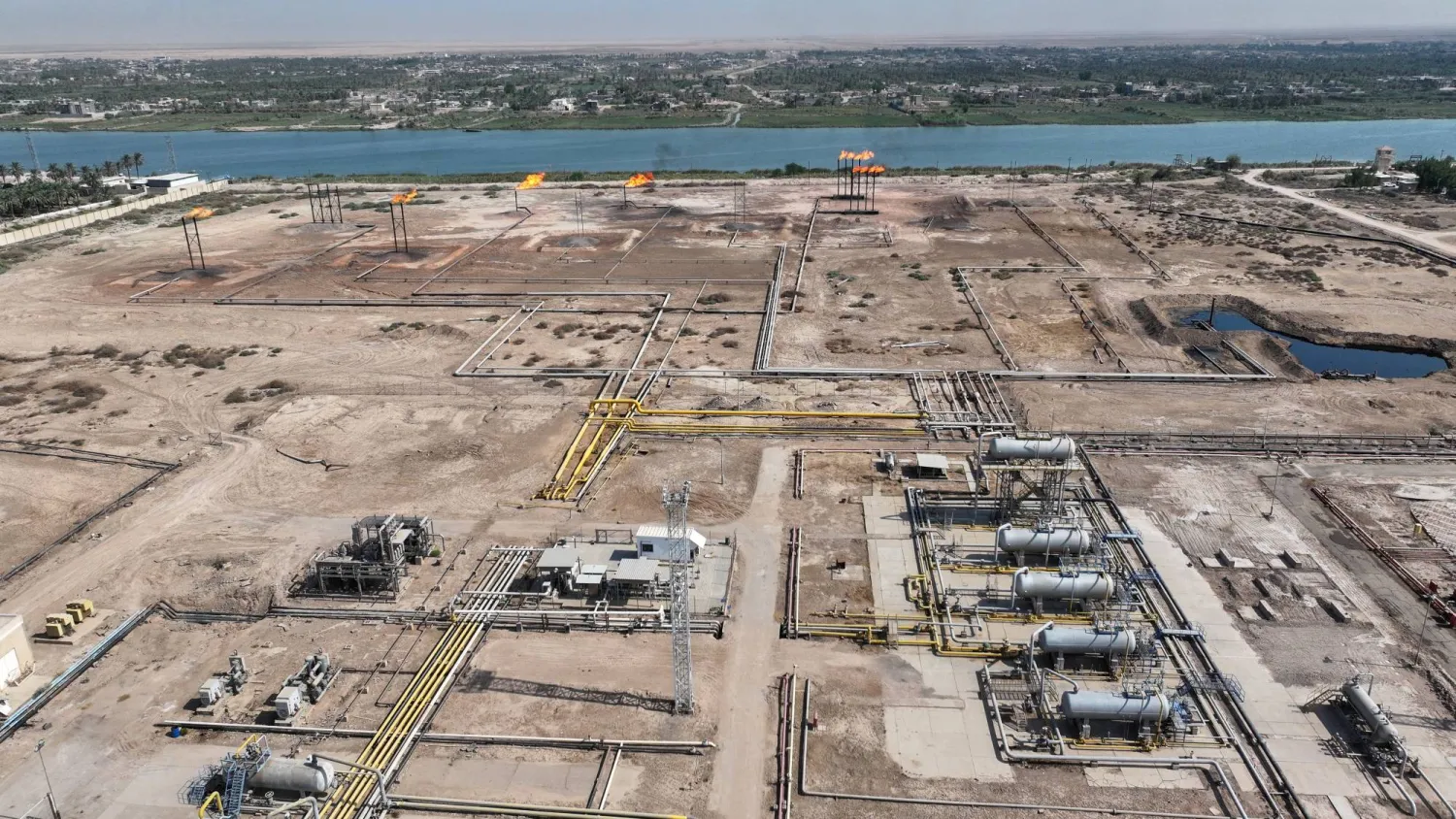 حقل نفطي في مدينة البصرة العراقية (رويترز)