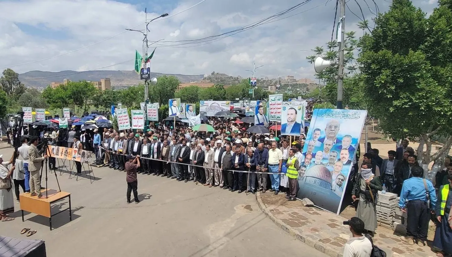 طلاب بجامعة صنعاء يشاركون في مسيرة دعت إليها الجماعة الحوثية (فيسبوك)